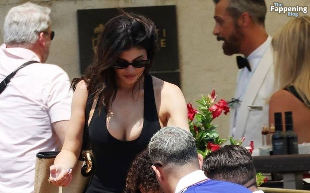 Kylie Jenner Displays Her Cleavage in Venice (69 Photos) - #19