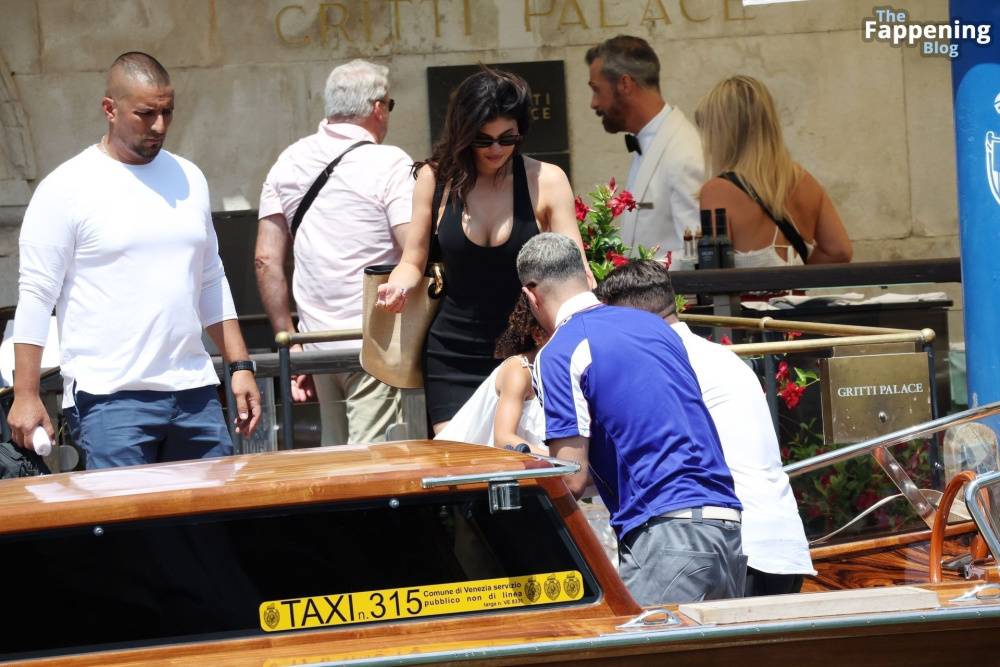 Kylie Jenner Displays Her Cleavage in Venice (69 Photos) - #18