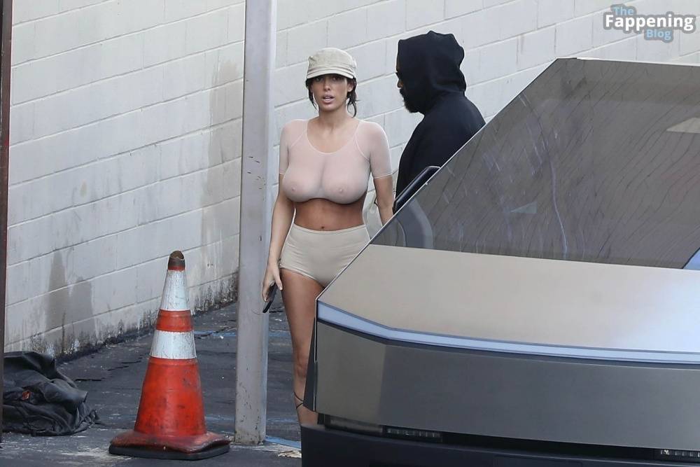 Bianca Censori Shows Off Her Nude Boobs in LA (78 Photos) - #15