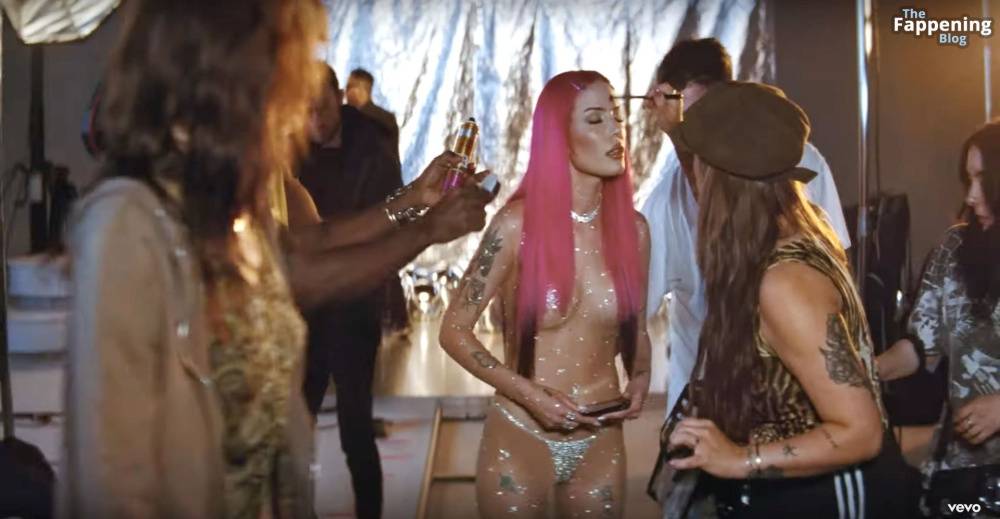 Halsey Sexy & Topless – Lucky (46 Pics + Video) - #30