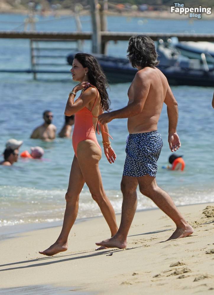 Bethenny Frankel Shows Off Her Sexy Boobs in a Swimsuit on the Beach in Saint Tropez (27 Photos) - #9