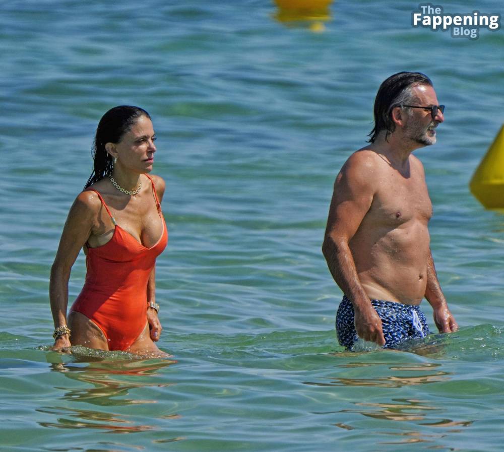 Bethenny Frankel Shows Off Her Sexy Boobs in a Swimsuit on the Beach in Saint Tropez (27 Photos) - #13