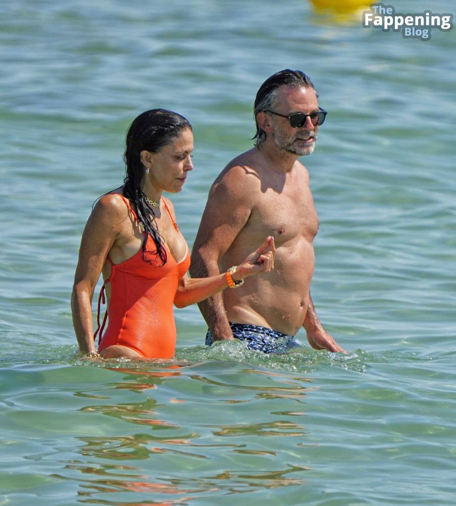 Bethenny Frankel Shows Off Her Sexy Boobs in a Swimsuit on the Beach in Saint Tropez (27 Photos) - #17