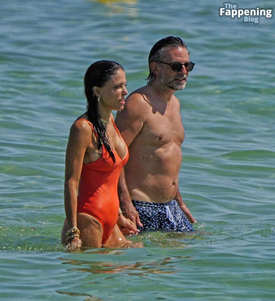 Bethenny Frankel Shows Off Her Sexy Boobs in a Swimsuit on the Beach in Saint Tropez (27 Photos) - #2