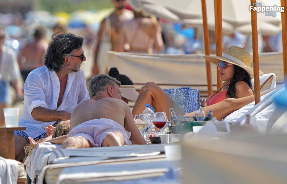 Bethenny Frankel Shows Off Her Sexy Boobs in a Swimsuit on the Beach in Saint Tropez (27 Photos) - #27