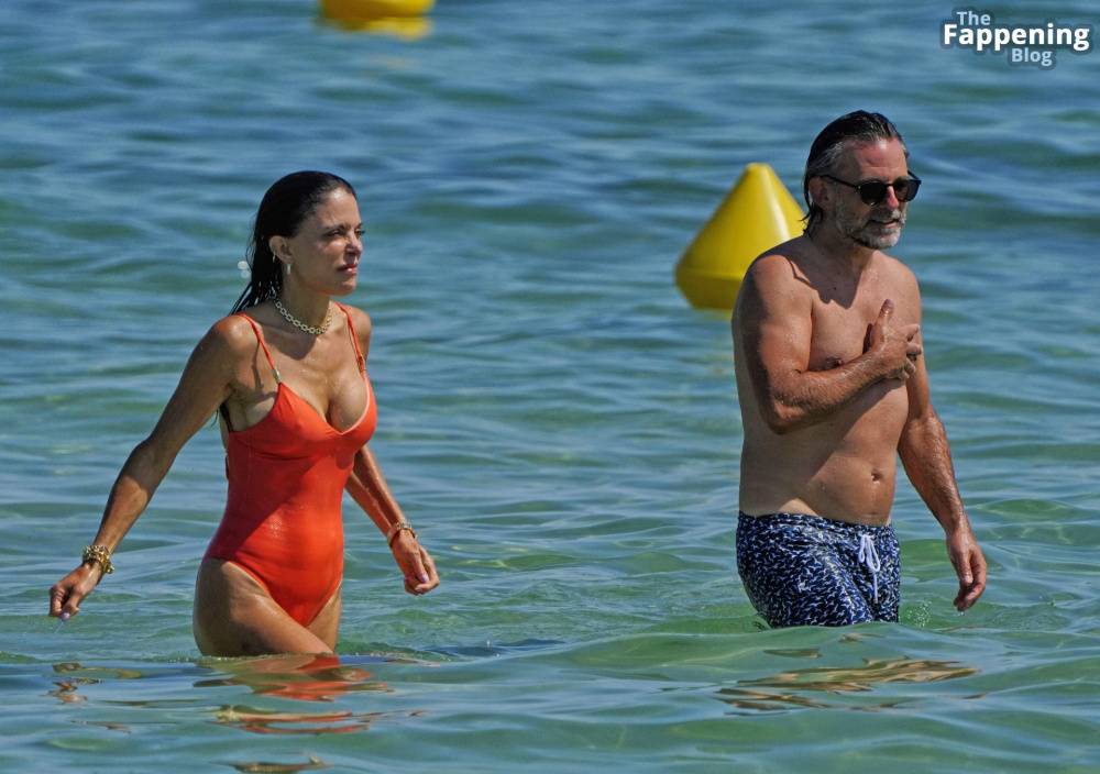 Bethenny Frankel Shows Off Her Sexy Boobs in a Swimsuit on the Beach in Saint Tropez (27 Photos) - #8