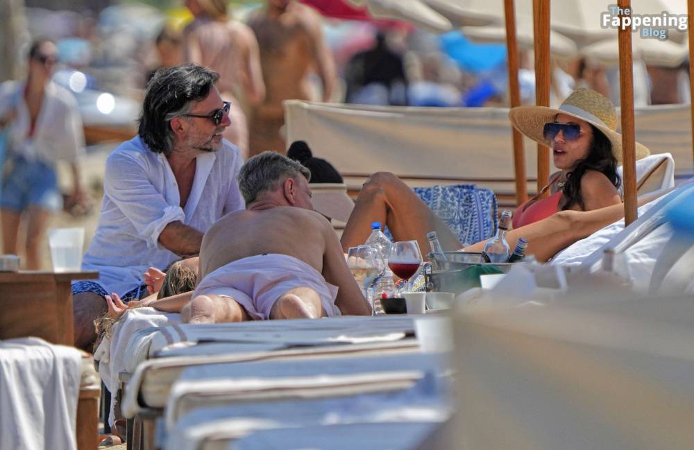 Bethenny Frankel Shows Off Her Sexy Boobs in a Swimsuit on the Beach in Saint Tropez (27 Photos) - #25