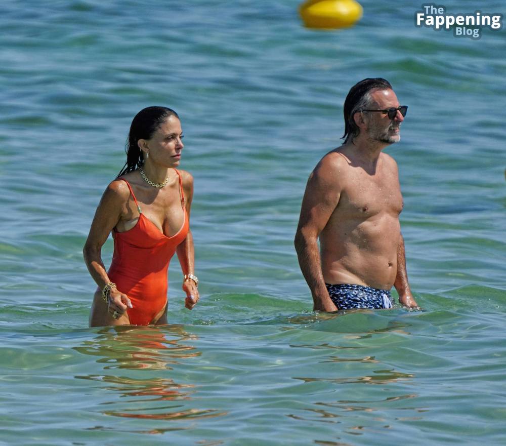 Bethenny Frankel Shows Off Her Sexy Boobs in a Swimsuit on the Beach in Saint Tropez (27 Photos) - #12