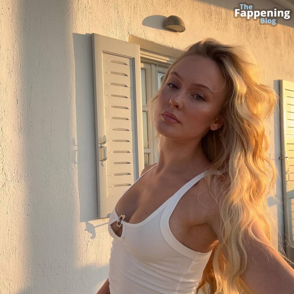 Zara Larsson Sexy (2 Photos) - #1