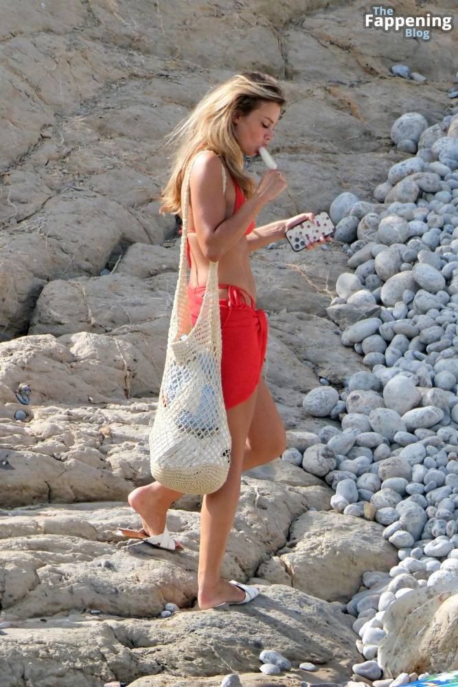 Laura Celia Valk Looks Stunning on the Beach in Ibiza (36 Photos) - #5