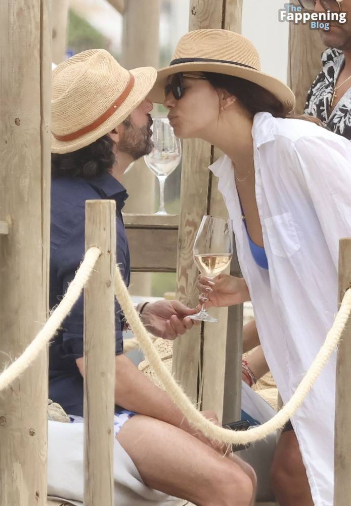 Eva Longoria Enjoys a Glass of Wine in the Sun while on the Beach in Marbella (111 Photos) - #13