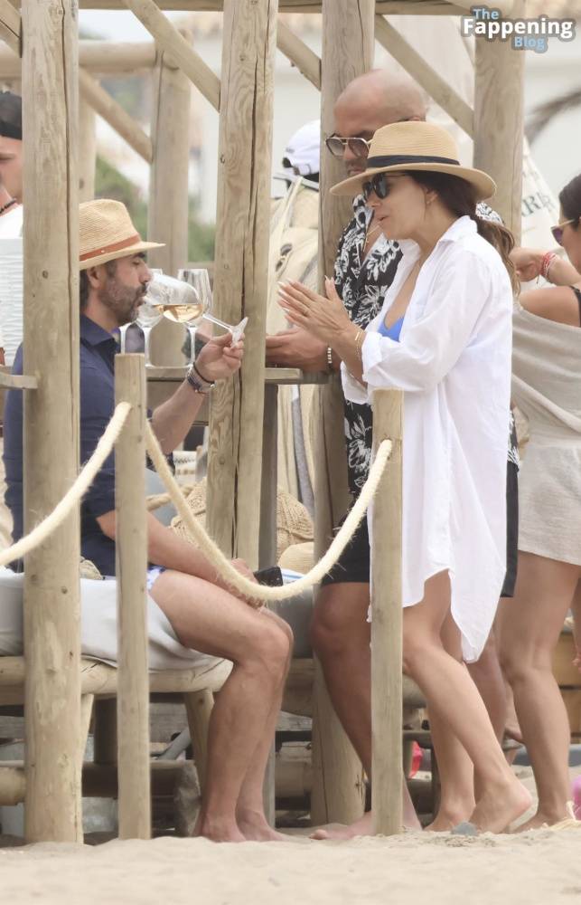 Eva Longoria Enjoys a Glass of Wine in the Sun while on the Beach in Marbella (111 Photos) - #15