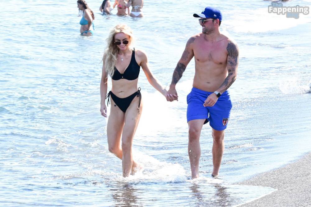 Katie McGlynn Stuns in a Black Bikini as She Hits the Beach in Santorini (29 Photos) - #28