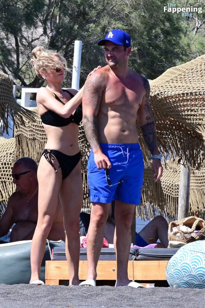 Katie McGlynn Stuns in a Black Bikini as She Hits the Beach in Santorini (29 Photos) - #19