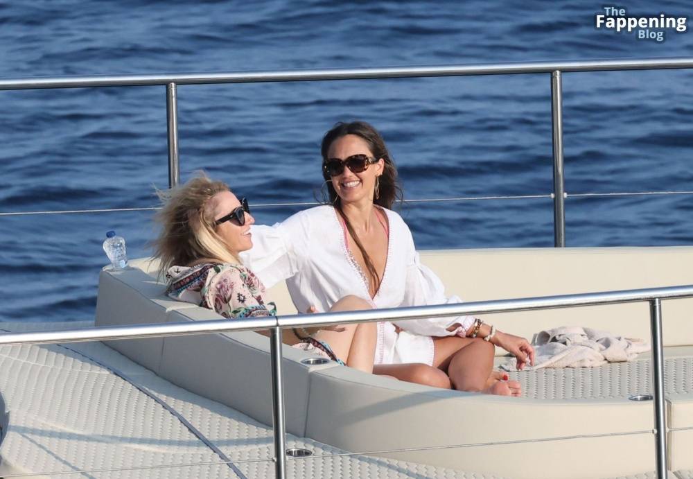 Jessica Alba Enjoys Her Family Vacation in Mykonos (68 Photos) - #26