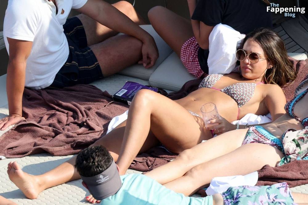 Jessica Alba Enjoys Her Family Vacation in Mykonos (68 Photos) - #22