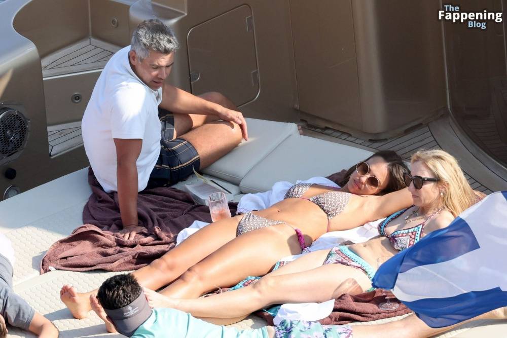 Jessica Alba Enjoys Her Family Vacation in Mykonos (68 Photos) - #21