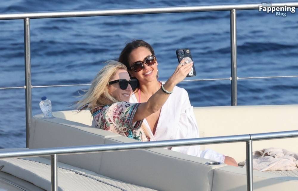 Jessica Alba Enjoys Her Family Vacation in Mykonos (68 Photos) - #30