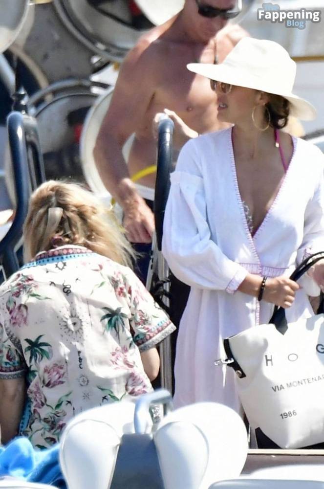 Jessica Alba Enjoys Her Family Vacation in Mykonos (68 Photos) - #2