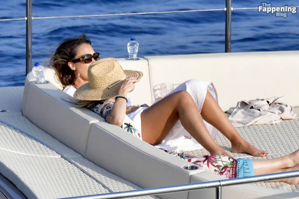 Jessica Alba Enjoys Her Family Vacation in Mykonos (68 Photos) - #12