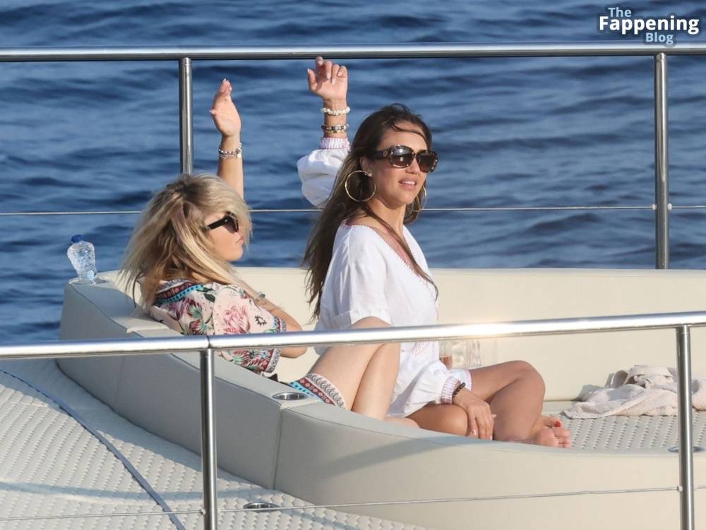 Jessica Alba Enjoys Her Family Vacation in Mykonos (68 Photos) - #27