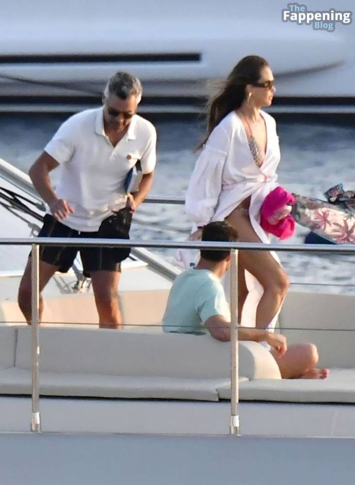 Jessica Alba Enjoys Her Family Vacation in Mykonos (68 Photos) - #15