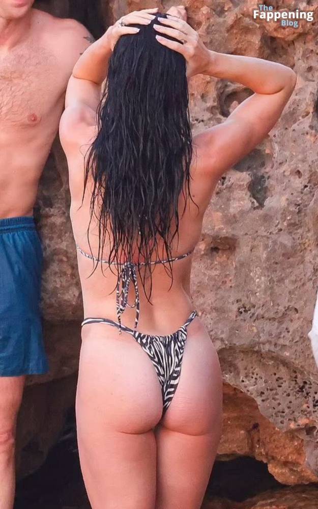 Katy Perry Displays Her Sexy Bikini Body on the Beach in Ibiza (9 Photos) - #2