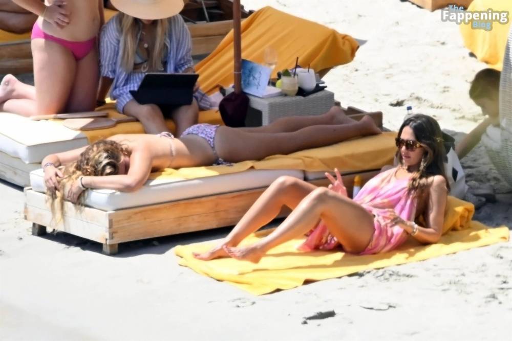 Jessica Alba Stuns in Her Pink Bikini on Her Family Holiday out in Mykonos (20 Photos) - #3