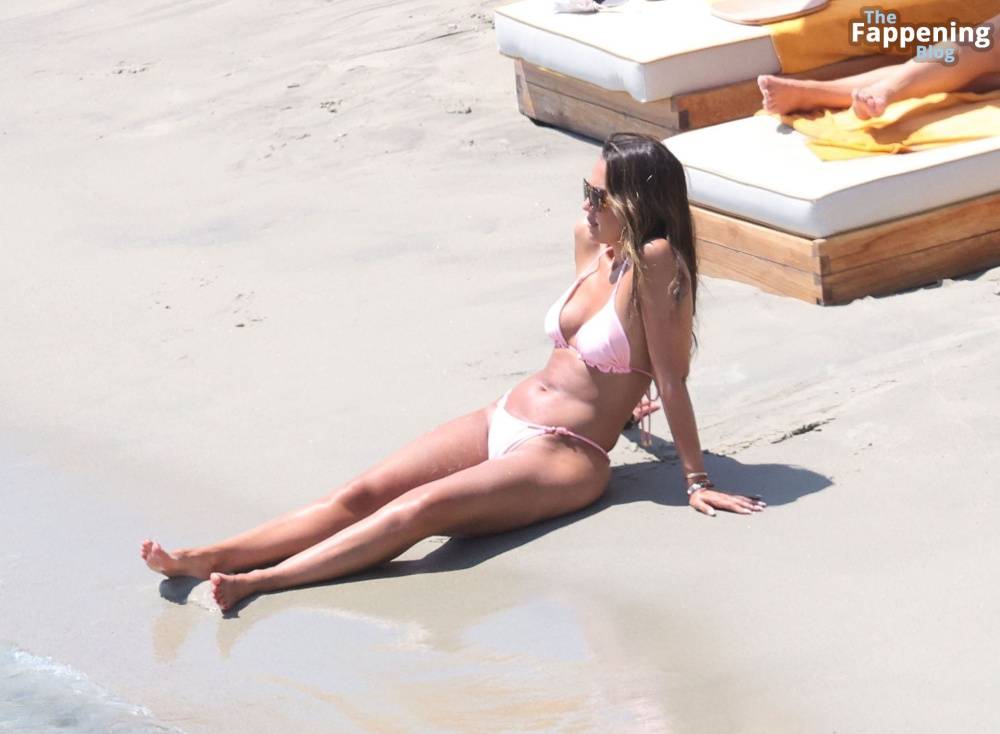 Jessica Alba Stuns in Her Pink Bikini on Her Family Holiday out in Mykonos (20 Photos) - #9