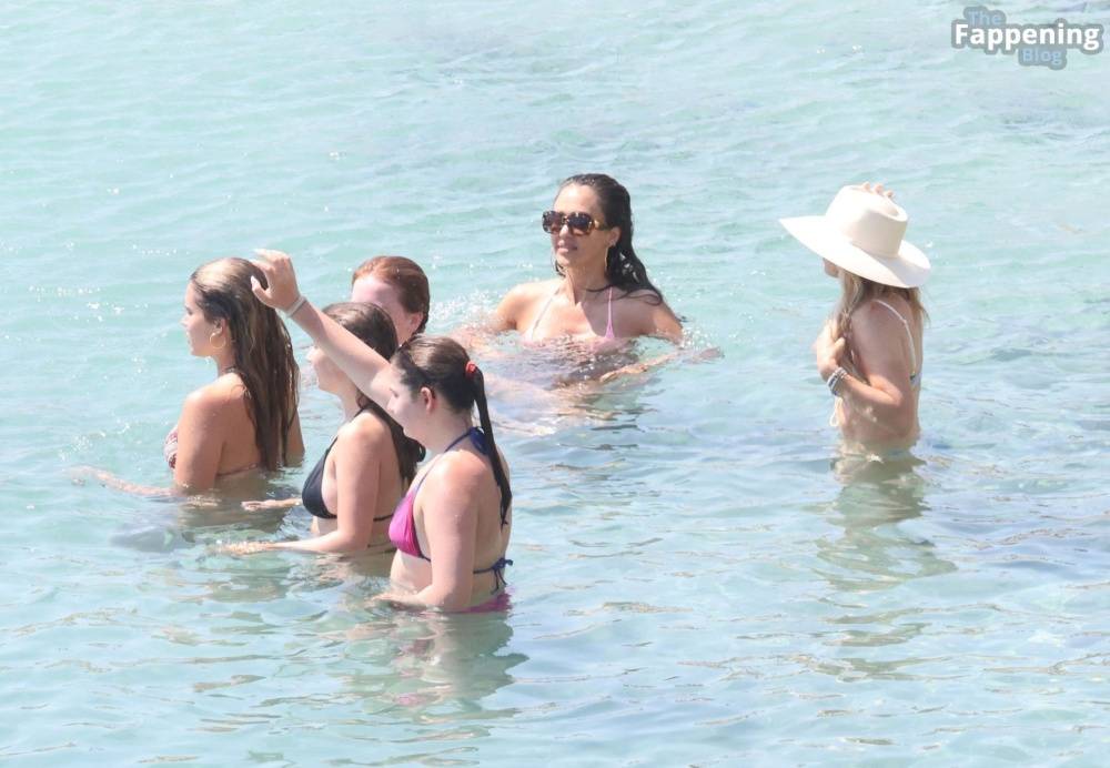 Jessica Alba Stuns in Her Pink Bikini on Her Family Holiday out in Mykonos (20 Photos) - #11