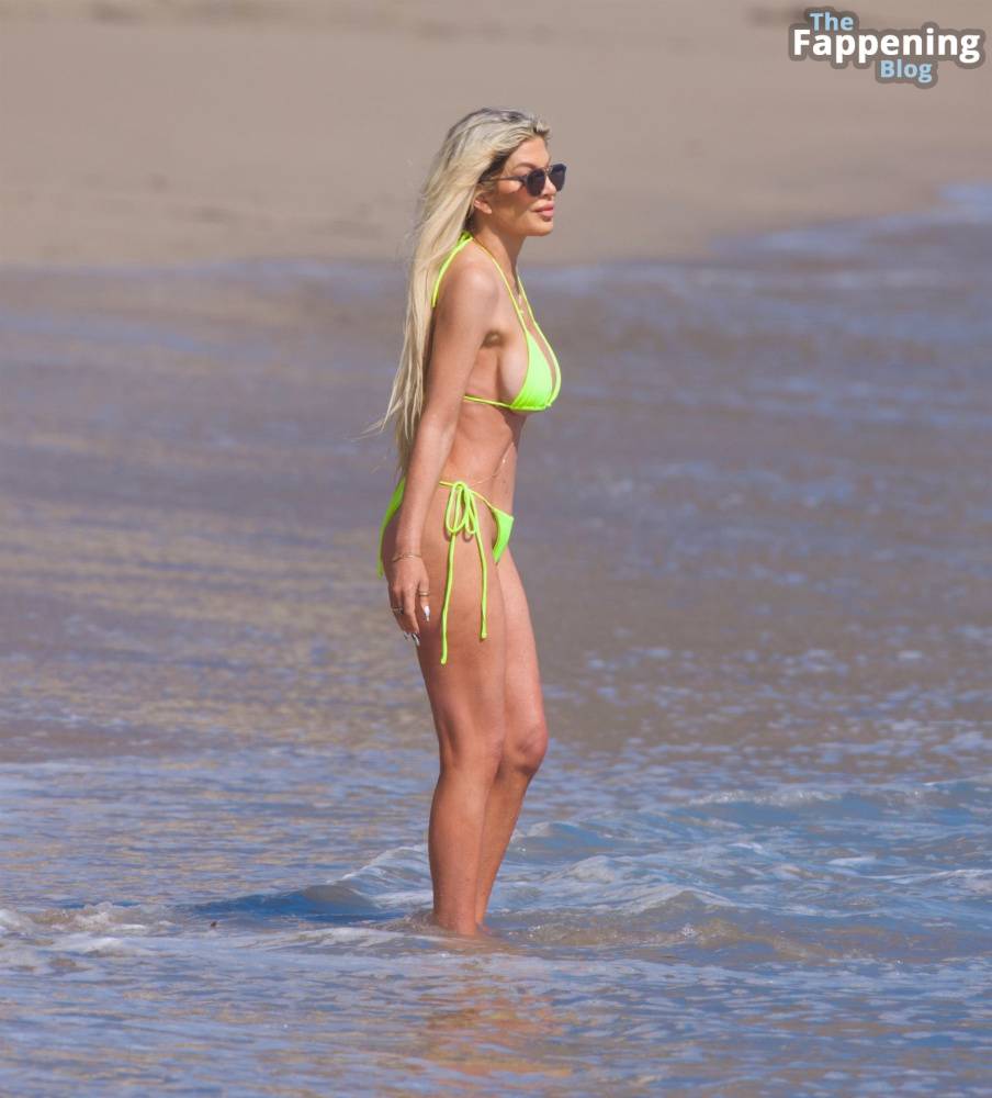 Tori Spelling Looks Smoking Hot in a Bikini as She Hits the Beach in Malibu (24 Photos) - #9