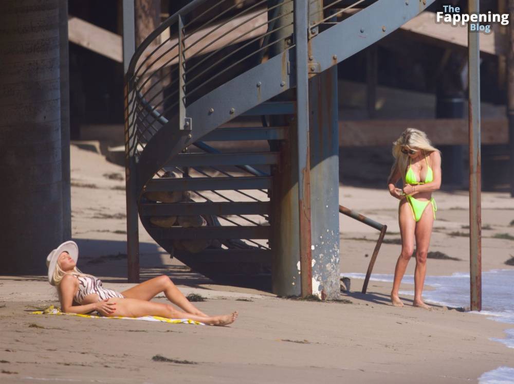 Tori Spelling Looks Smoking Hot in a Bikini as She Hits the Beach in Malibu (24 Photos) - #19