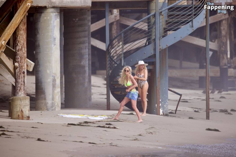 Tori Spelling Looks Smoking Hot in a Bikini as She Hits the Beach in Malibu (24 Photos) - #14