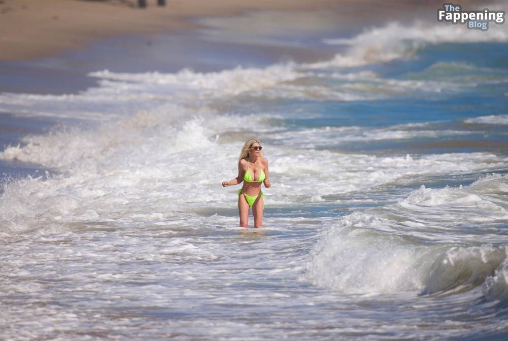 Tori Spelling Looks Smoking Hot in a Bikini as She Hits the Beach in Malibu (24 Photos) - #8