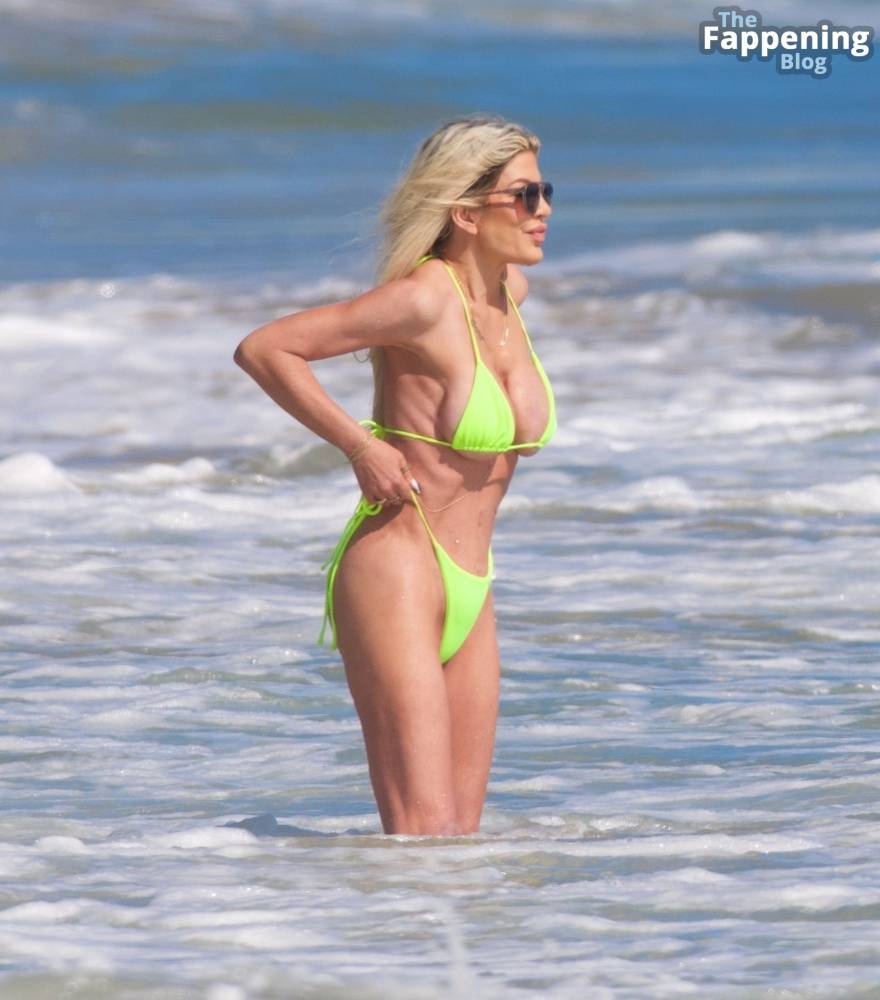 Tori Spelling Looks Smoking Hot in a Bikini as She Hits the Beach in Malibu (24 Photos) - #7