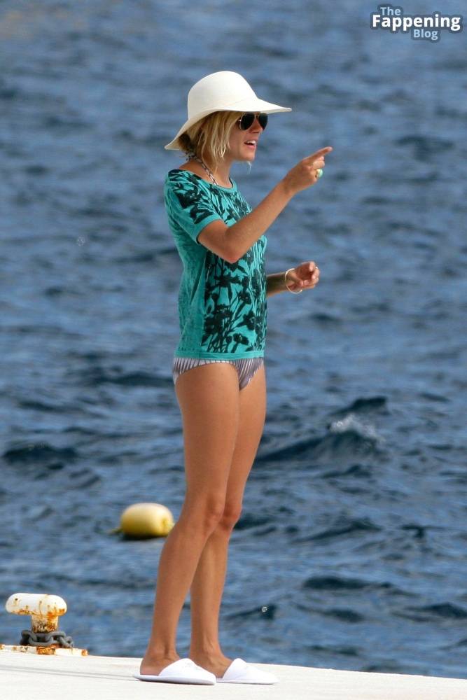 Sienna Miller Swims Almost Nude (125 Photos) | Photo: 771992