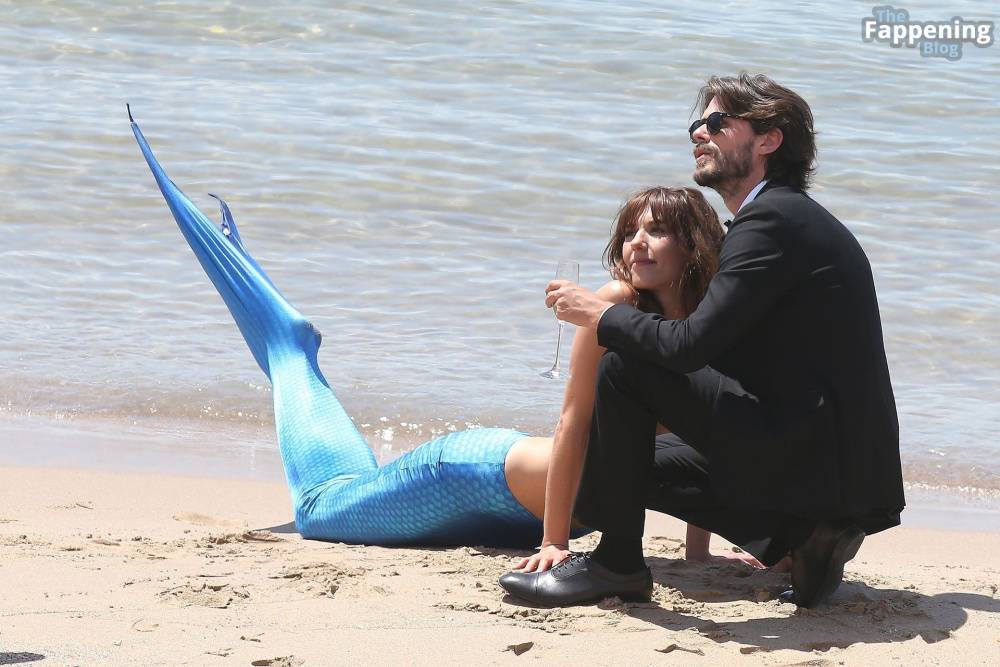Doria Tillier Displays Her Nude Tuts as a Mermaid For a Shoot (28 Photos) | Photo: 772004