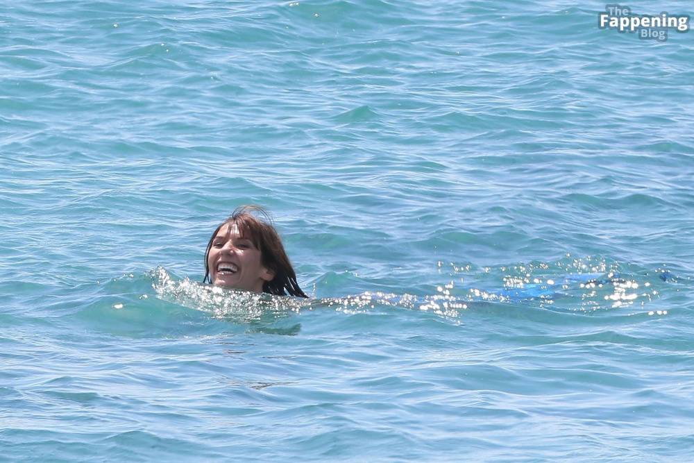 Doria Tillier Displays Her Nude Tuts as a Mermaid For a Shoot (28 Photos) | Photo: 772017