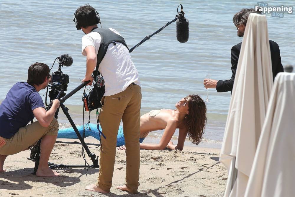 Doria Tillier Displays Her Nude Tuts as a Mermaid For a Shoot (28 Photos) | Photo: 772006