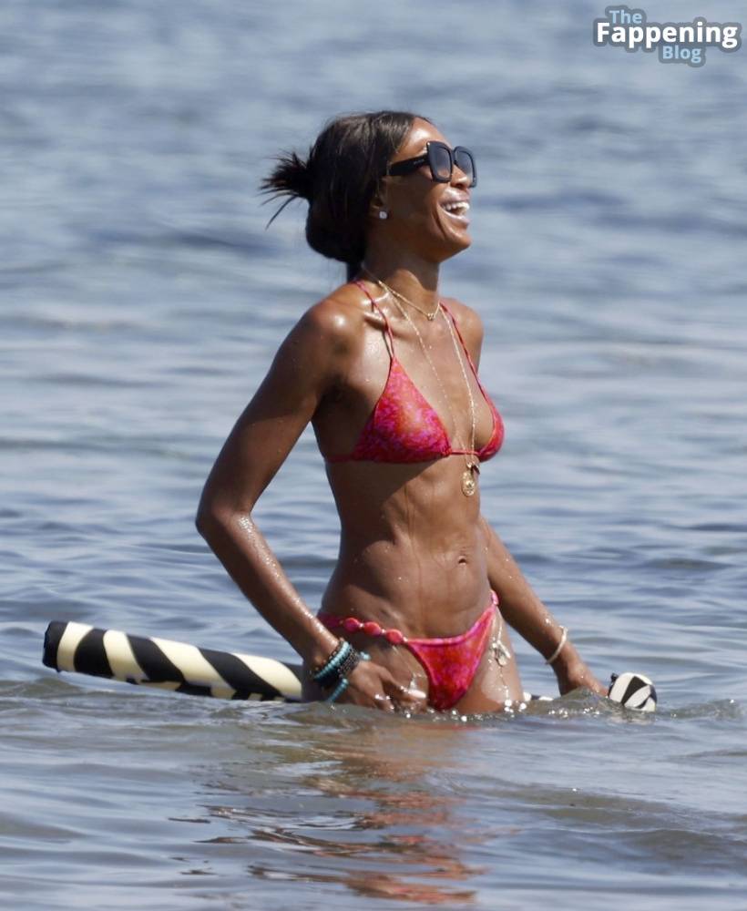 Naomi Campbell, Michelle Rodriguez & Eisa Gonzalez are Seen Having a Fun in the Sun (56 Photos) - #6