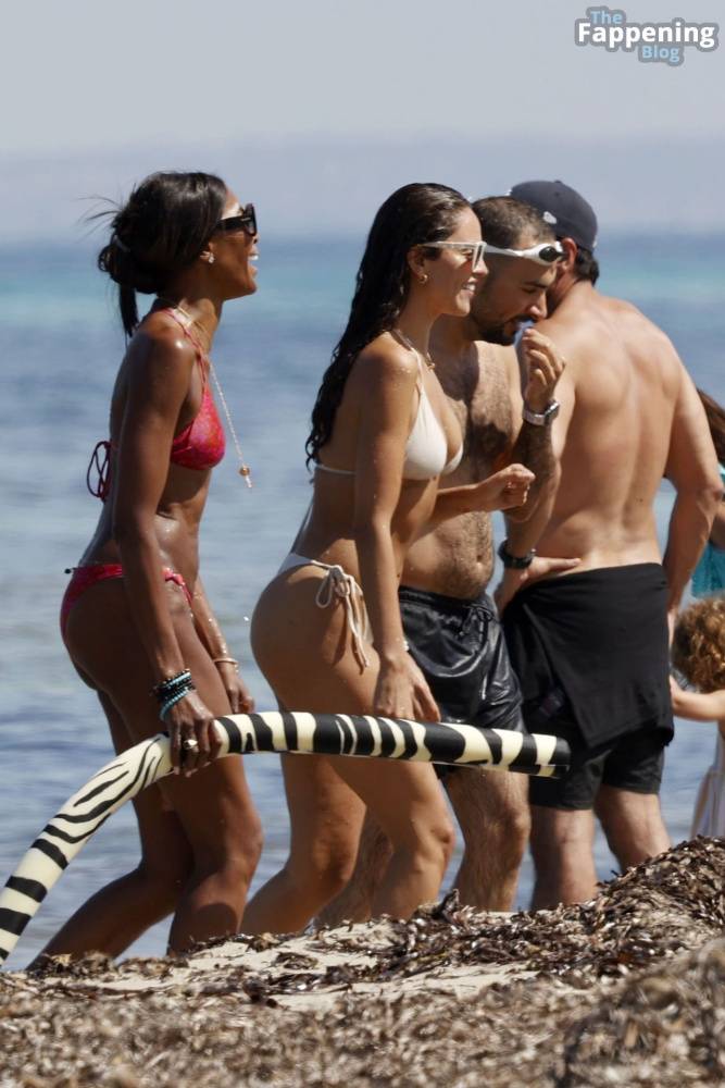 Naomi Campbell, Michelle Rodriguez & Eisa Gonzalez are Seen Having a Fun in the Sun (56 Photos) - #4