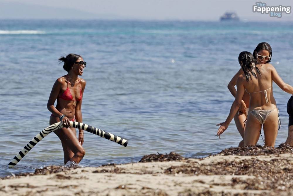 Naomi Campbell, Michelle Rodriguez & Eisa Gonzalez are Seen Having a Fun in the Sun (56 Photos) - #5