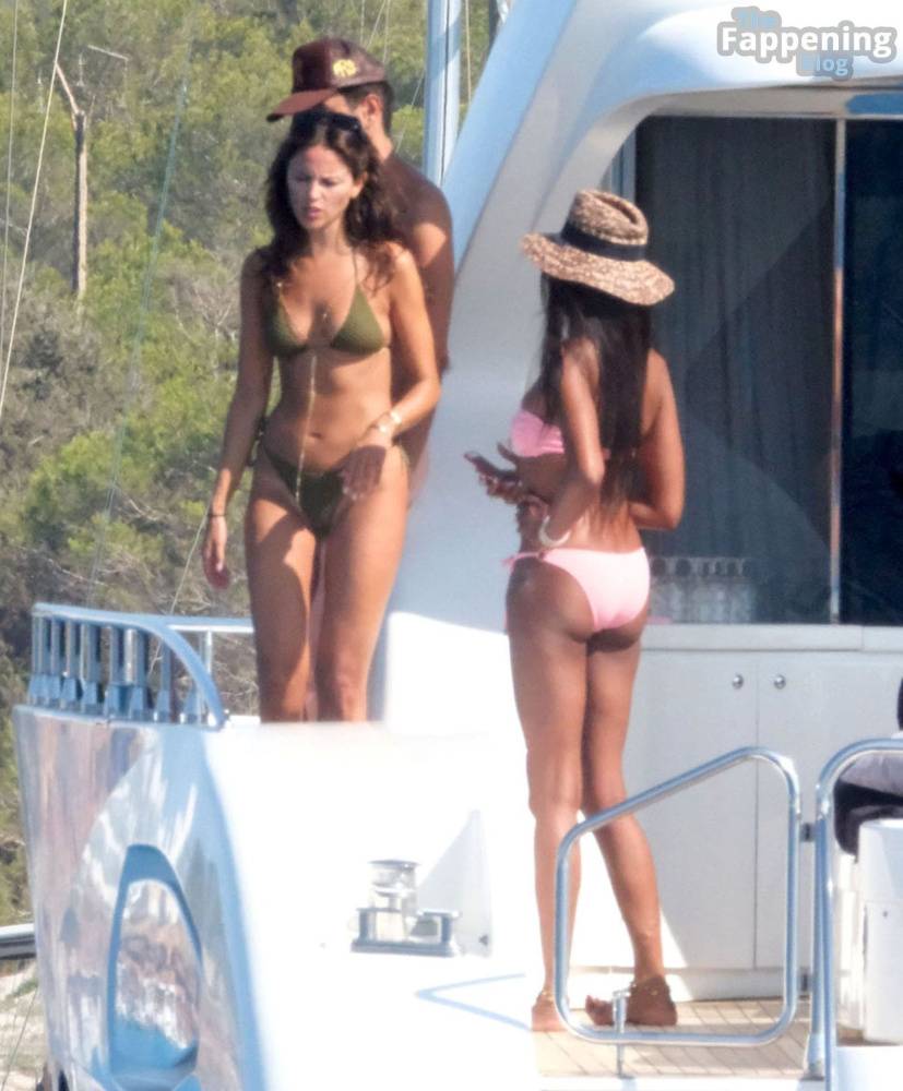 Eiza González Shows Off Her Sexy Bikini Body on a Luxurious Yacht in Ibiza (24 Photos) - #23