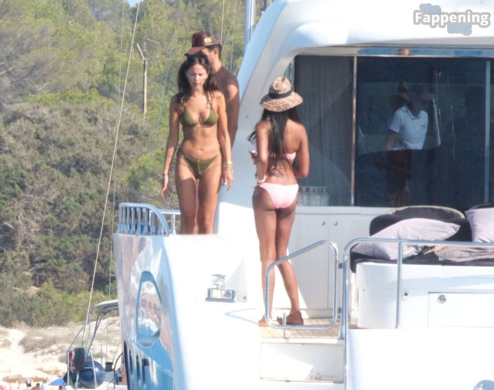 Eiza González Shows Off Her Sexy Bikini Body on a Luxurious Yacht in Ibiza (24 Photos) - #18