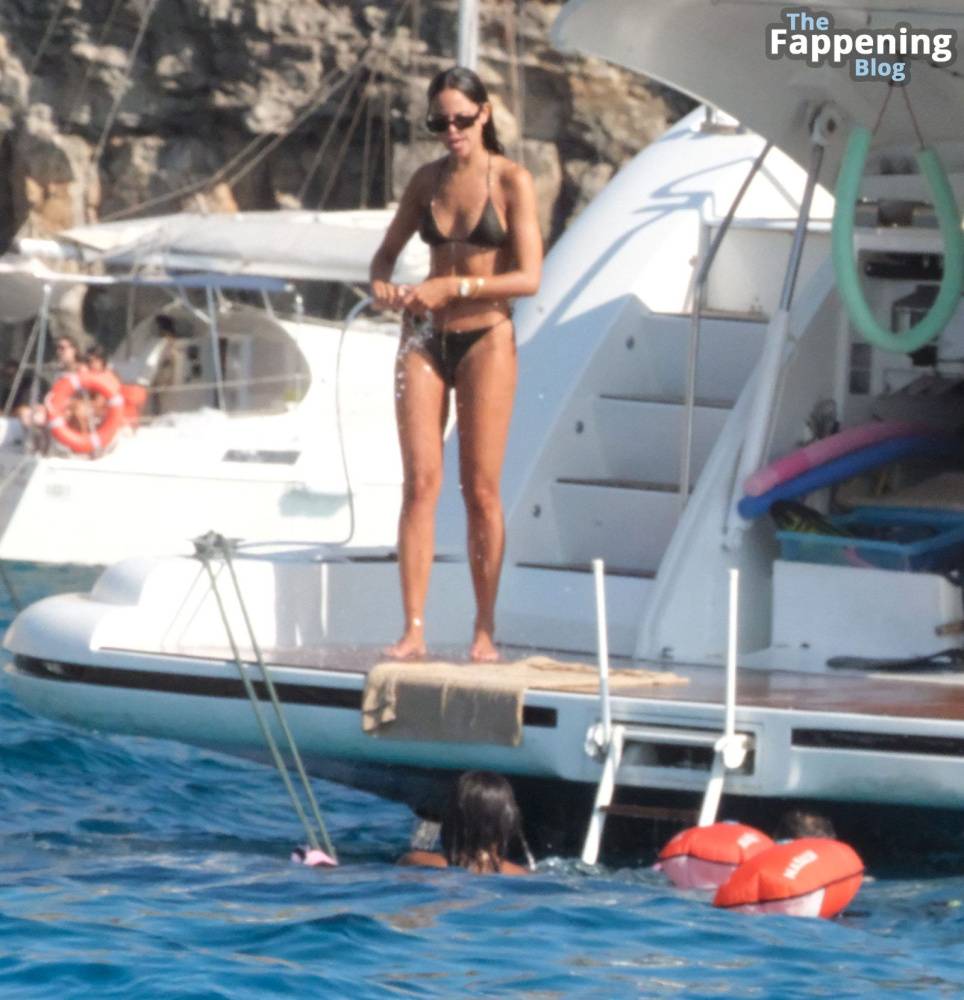 Eiza González Shows Off Her Sexy Bikini Body on a Luxurious Yacht in Ibiza (24 Photos) - #13