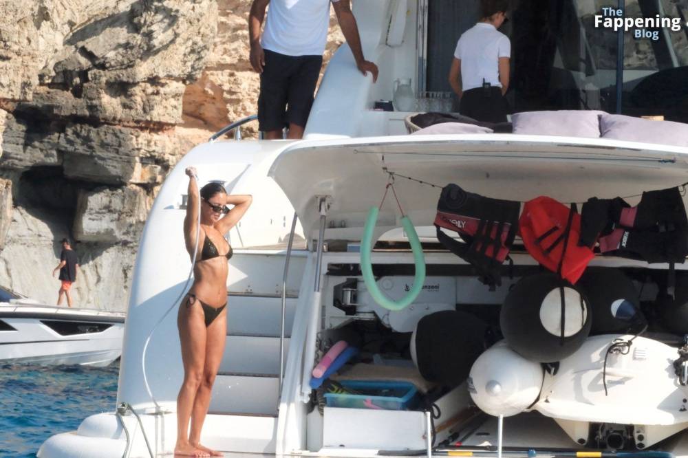 Eiza González Shows Off Her Sexy Bikini Body on a Luxurious Yacht in Ibiza (24 Photos) - #9