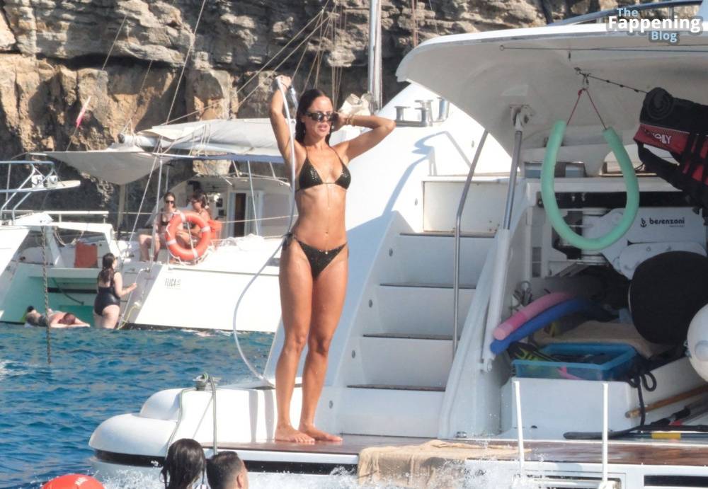 Eiza González Shows Off Her Sexy Bikini Body on a Luxurious Yacht in Ibiza (24 Photos) - #14