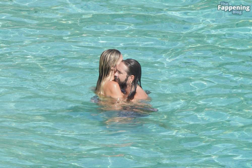 Heidi Klum Enjoys a Blissful Beach Getaway in St. Barts with Her Boyfriend (66 Nude Photos) - #9