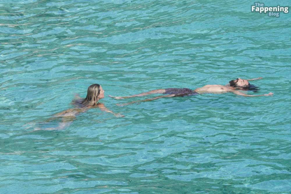 Heidi Klum Enjoys a Blissful Beach Getaway in St. Barts with Her Boyfriend (66 Nude Photos) - #19