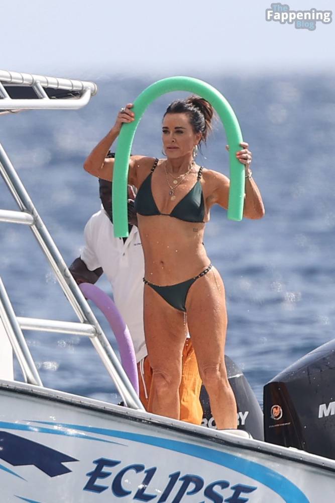 Kyle Richards, Erika Jayne & Dorit Kemsley Enjoy Their Ocean Swim in St Lucia (92 Photos) - #1